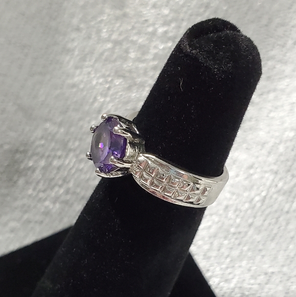 Ring - Picture 2 of 3